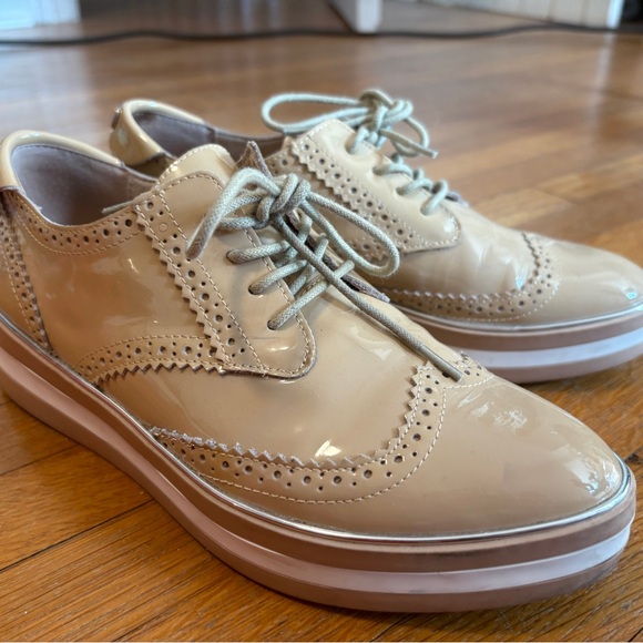 Elegant Tan Women's Brogues - Picture 4 of 10